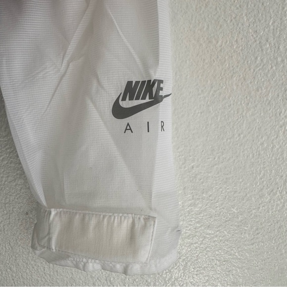 Nike Air Size XS Women's Full Zip Funnel Neck Lightweight Running Jacket - Picture 4 of 5